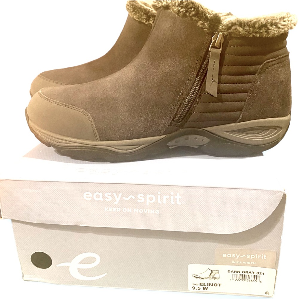 NWT, Easy Spirit ankle boots.